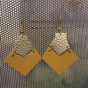 💛 Leather earrings